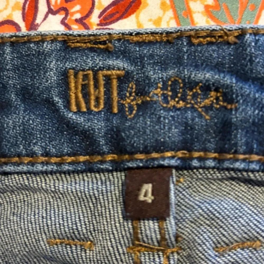 Kut Catherine Boyfriend Jean - size 4 - Picture 7 of 9